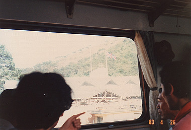 19830426013_thumb.jpg