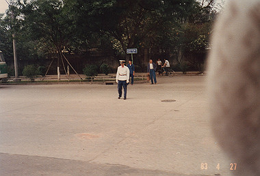 19830427028_thumb.jpg