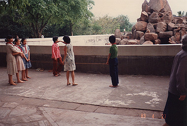 19830427041_thumb.jpg