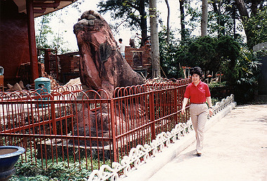 19830427067_thumb.jpg