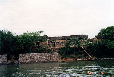 19830428108_thumb.jpg