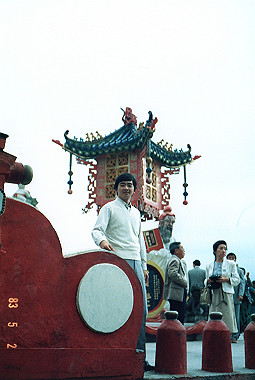 19830502298_thumb.jpg