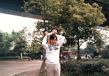 19880400_004_thumb.jpg