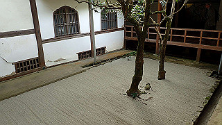 pb073351_thumb.jpg