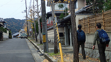 pc041019_thumb.jpg