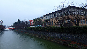 pc041072_thumb.jpg