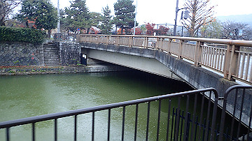 pc041074_thumb.jpg
