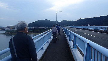 pb032390_thumb.jpg