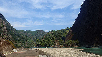 pb042444_thumb.jpg