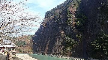 pb042445_thumb.jpg