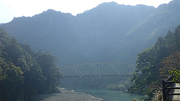 pb042446_thumb.jpg