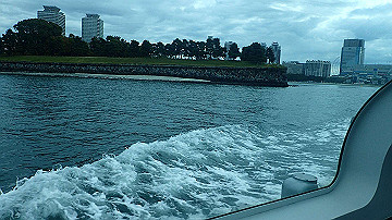 pb192628_thumb.jpg