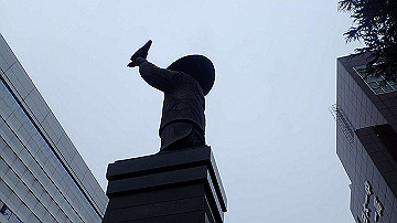 pb202856_thumb.jpg