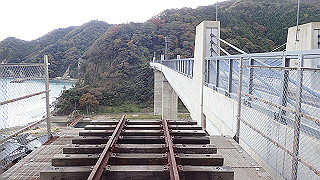 pb010989_thumb.jpg