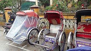 pc111010_thumb.jpg
