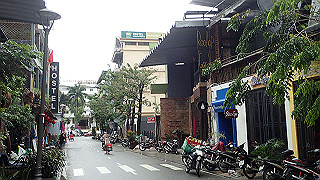 pc111012_thumb.jpg