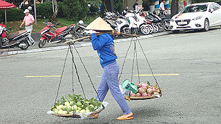 pc111018_thumb.jpg