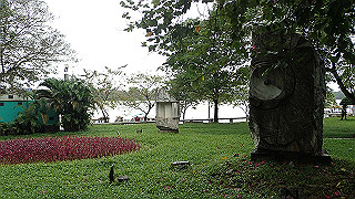 pc111021_thumb.jpg
