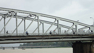 pc111044_thumb.jpg