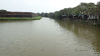 pc111083_thumb.jpg