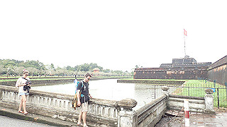 pc111086_thumb.jpg