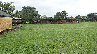 pc111181_thumb.jpg