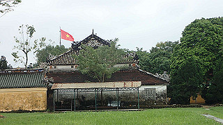 pc111204_thumb.jpg