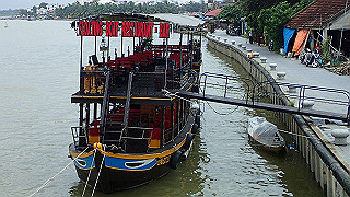 pc142456_thumb.jpg