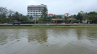 pc152773_thumb.jpg