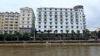 pc162853_thumb.jpg