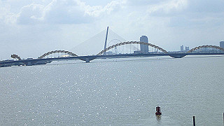 pc183410_thumb.jpg