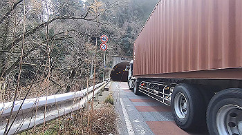 gx015170.mp4_snapshot_05.40_thumb.jpg