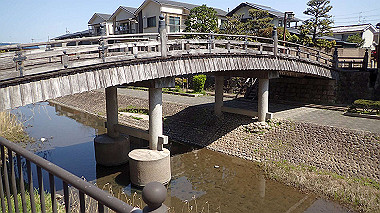 p4050109_thumb.jpg