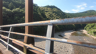 gx016583.mp4_snapshot_02.33_thumb.jpg