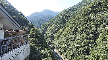gx016900.mp4_snapshot_01.06_thumb.jpg