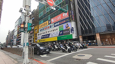 gx019065.mp4_snapshot_00.08_thumb.jpg