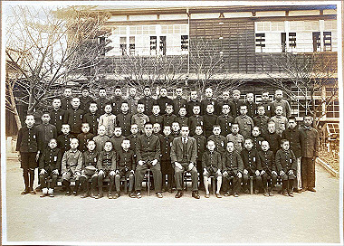 19430300_107_thumb.jpg