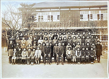 19430300_109_thumb.jpg
