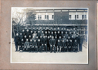 19430300_007_thumb.jpg