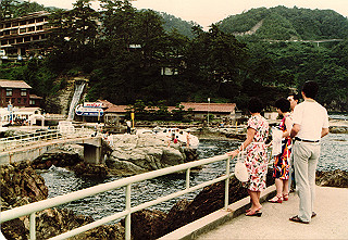 19830700_036_thumb.jpg