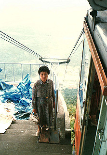 19861000_025_thumb.jpg