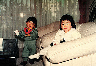 19880199_005_thumb.jpg