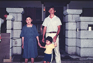 19880899_004_thumb.jpg